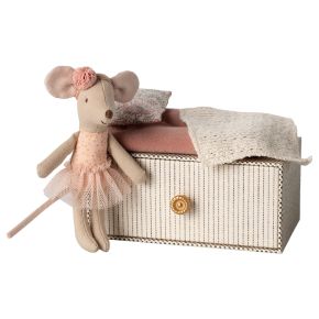 Maileg Tanzmaus Kleine Schwester im Tagesbett in Box Höhe 11 cm beige, rosa, mehrfarbig